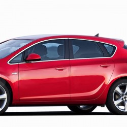 TRIM  ΠΑΡΑΘΥΡΩΝ ΑΥΤΟΚΟΛΛΗΤΑ ΧΡΩΜΙΟΥ 12ΤΕΜ. ΓΙΑ OPEL ASTRA J 5D 2010+